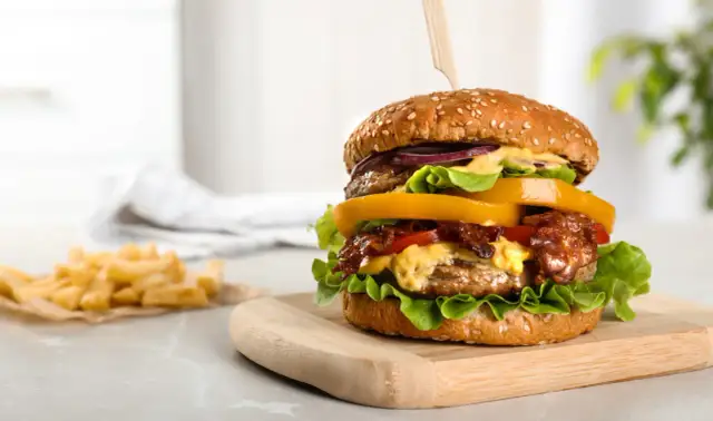 Jakie mięso do burgera? Odkryj najlepsze opcje na pyszne burgery