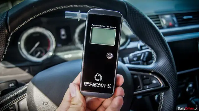 Jak dmuchać w alkomat, aby uzyskać dokładne wyniki pomiaru?