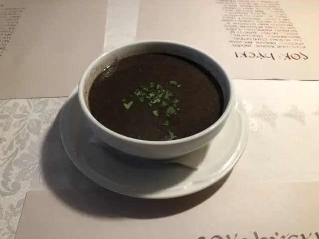 Gdzie zjeść czerninę w Poznaniu? Najlepsze restauracje i smaki