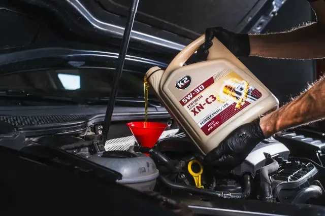 Wymiana oleju 10W-40: Co ile km? Uniknij kosztownych błędów!