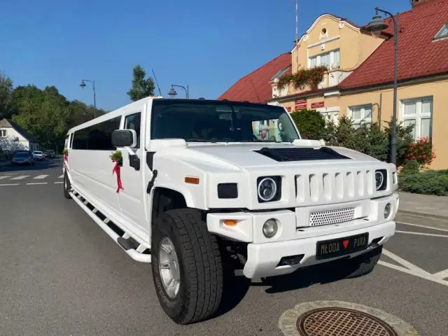 Jakie auto do ślubu? Wybierz idealne: poradnik i koszty!