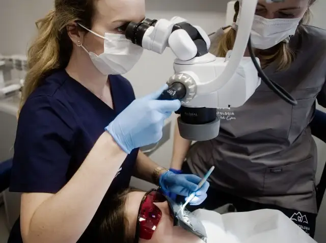 Ból dziąseł: Szybka ulga w domu i kiedy pilnie do dentysty?