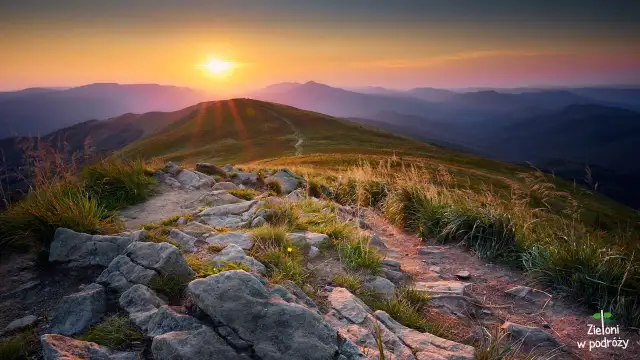 Noclegi pod Tarnicą: Ustrzyki Górne czy Wołosate? Wybierz idealnie!