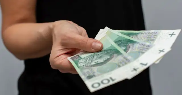 Czy rodzinie zastępczej przysługuje zasiłek rodzinny? Sprawdź, co warto wiedzieć