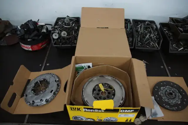 Ile kosztuje wymiana sprzęgła z dwumasą? Oszczędź do 5500 zł!