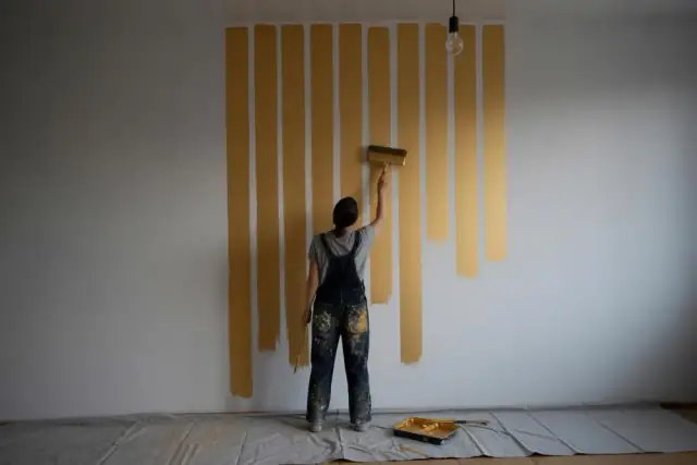 Złote paski na ścianie: poradnik DIY krok po kroku