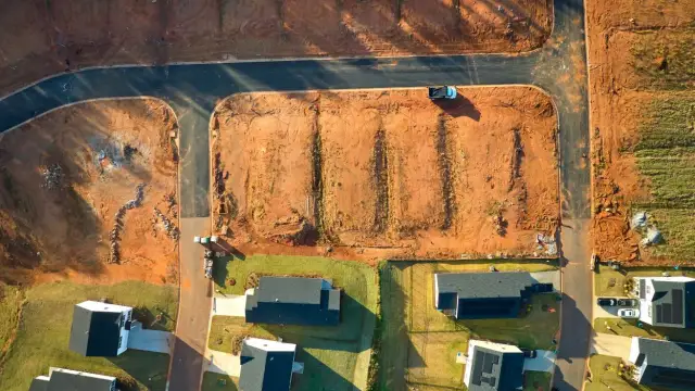 Jak podnieść wartość działki przed wywłaszczeniem i uniknąć strat