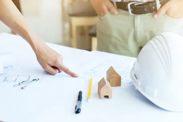 Działka, pozwolenia i logistyka – wyzwania i możliwości budowania poza granicami dużego miasta