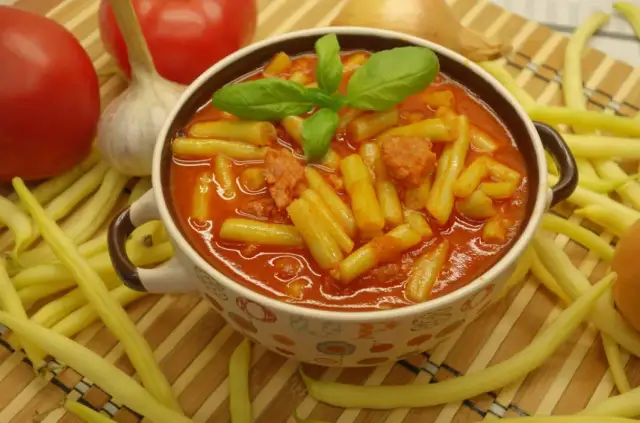 Jak zrobić zupę z fasolki szparagowej - prosta i smaczna receptura