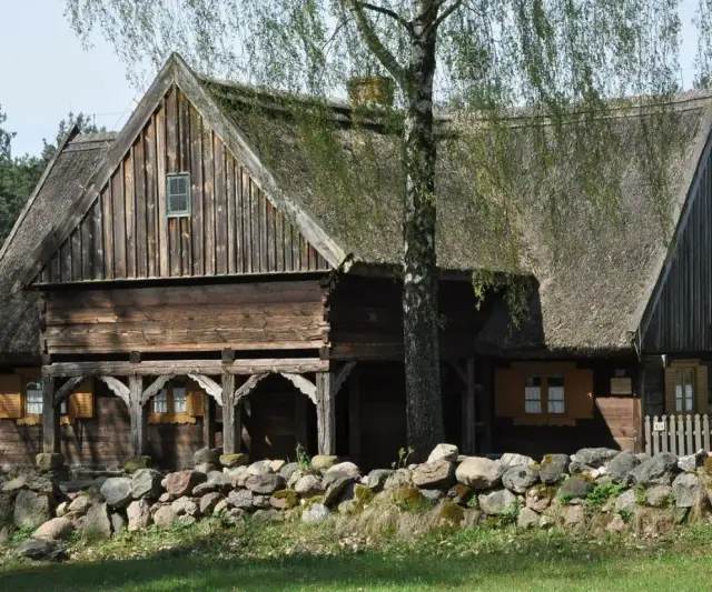 Skansen łódzkie: Odkryj fascynującą historię drewnianej architektury