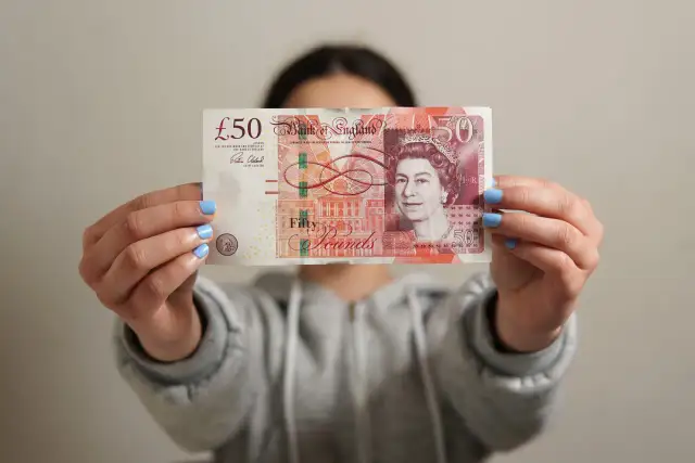 Czy studia medyczne są płatne? Poznaj ukryte koszty i opcje darmowe