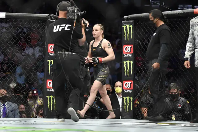 Waga piórkowa kobiet ile kg – poznaj kluczowe informacje o UFC