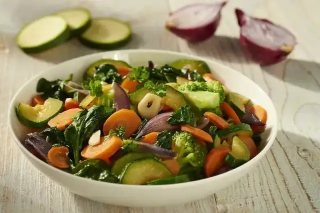 Jakie przyprawy do warzyw na patelnię, aby podkręcić ich smak?