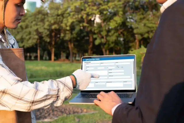 Jak znaleźć księgę wieczystą po numerze działki za darmo i bez problemów