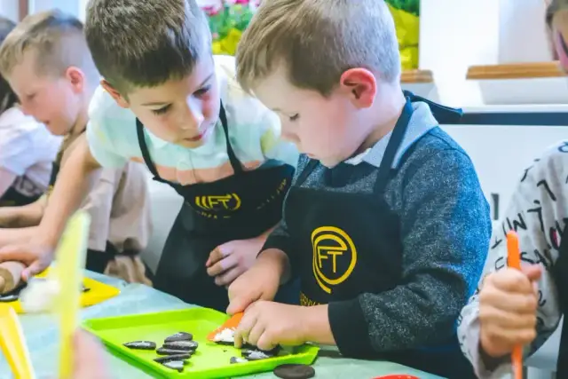 Znaczenie zabawy w rozwoju dziecka: jak wpływa na jego przyszłość