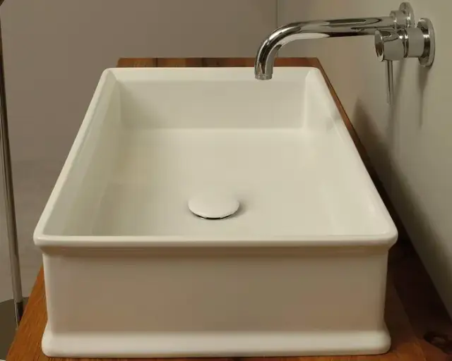 Umywalka nablatowa retro – eleganckie rozwiązania do Twojej łazienki