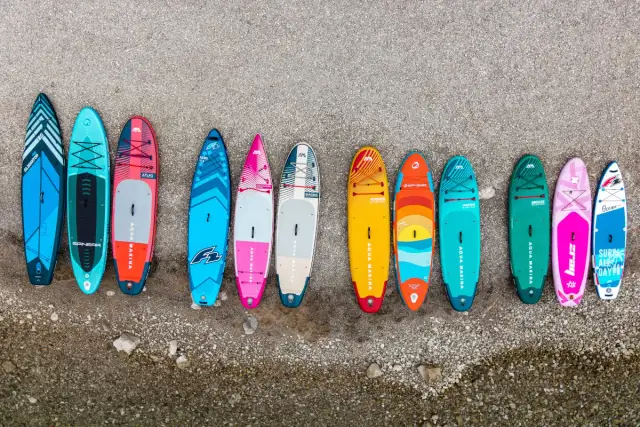 Dmuchana deska do pływania: Jak wybrać idealną? Poradnik