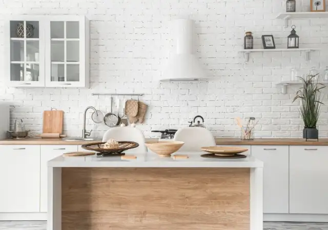 Cocinas pequeñas modernas: optimiza espacio y estilo (2026)