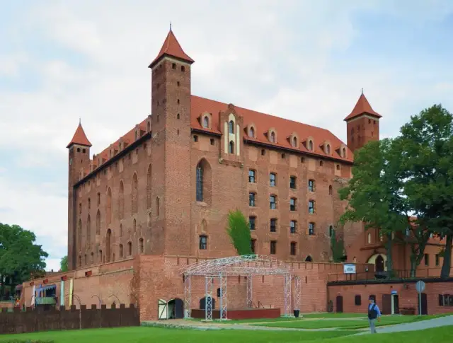 Zamek w Gniewie: Fascynująca historia średniowiecznej warowni w Polsce