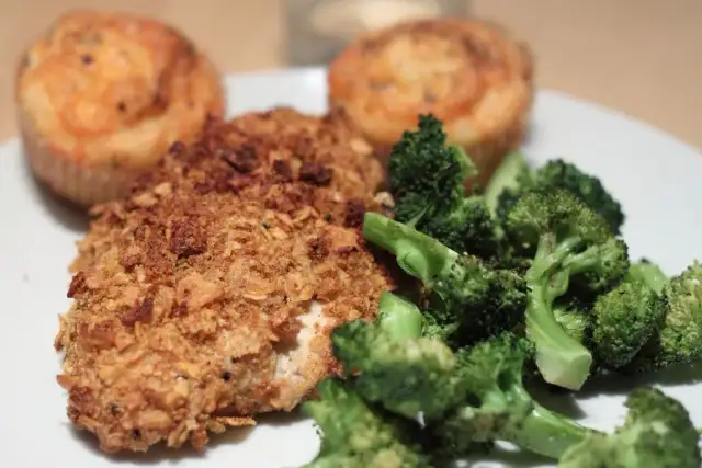 Ile kalorii ma pierś z kurczaka smażona? Sprawdź, co warto wiedzieć