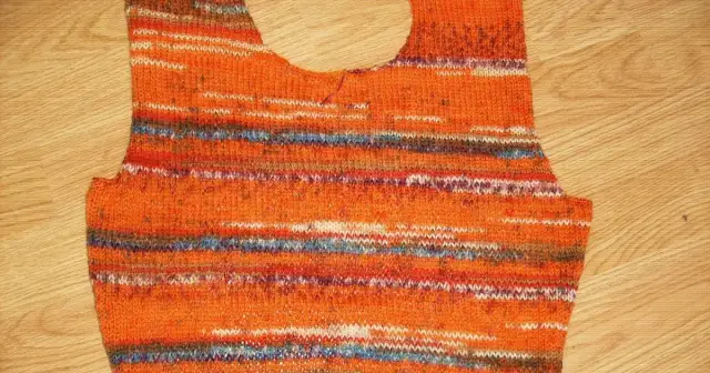 Jak zmniejszyć dekolt w swetrze i poprawić jego wygląd łatwo