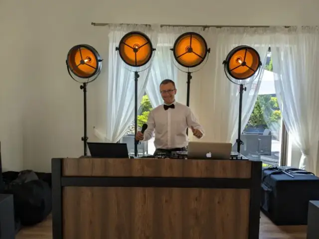 O co pytać DJ-a weselnego, aby uniknąć rozczarowania na weselu
