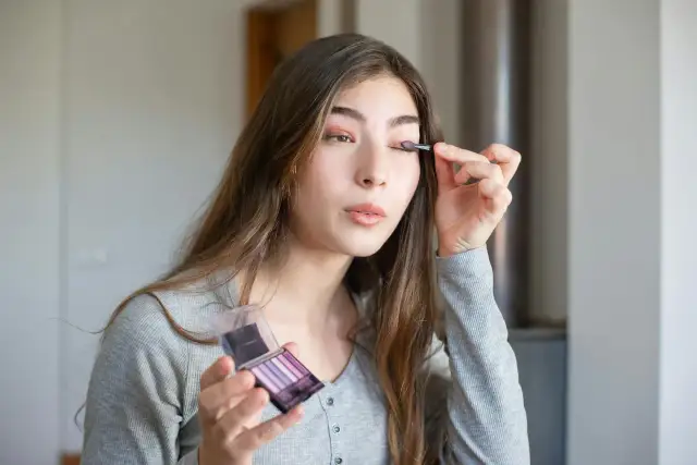 Wygładzanie twarzy - Jak uzyskać naturalny retusz bez efektu maski?