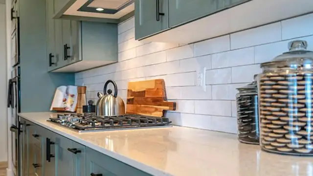 Idealny blat do grafitowej kuchni: Inspiracje i porady