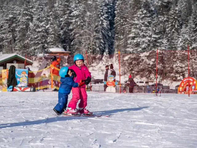 Co zabrać na narty z dzieckiem, aby uniknąć nieprzyjemności i stresu