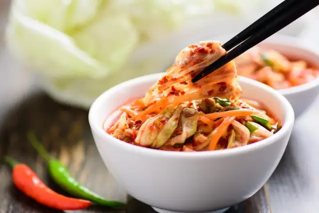 Kimchi: Kalorie, Wartości Odżywcze i Wpływ na Odchudzanie