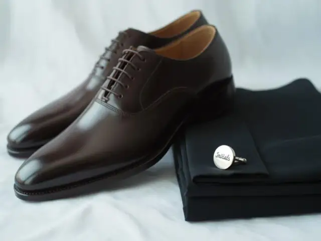 Jakie buty do czarnej koszuli - stylowe opcje na każdą okazję