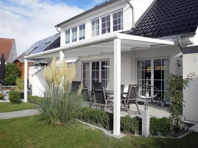 Z czego dach na taras? Porównanie materiałów, które warto znać