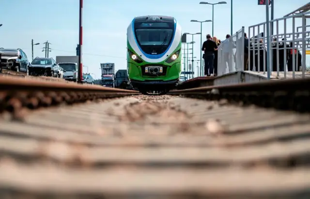 Pociąg TLK co to znaczy? Poznaj jego znaczenie i cechy podróży