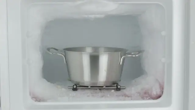 Rozmrażanie zamrażarki: Ile czasu i jak to zrobić ekspresowo?