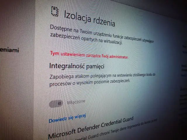 Ekran Windows 11 z ustawieniami "Izolacja rdzenia" i "Integralność pamięci".