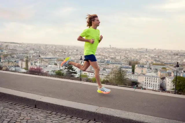 Bieganie podczas okresu: Jak trenować mądrze i bez bólu?