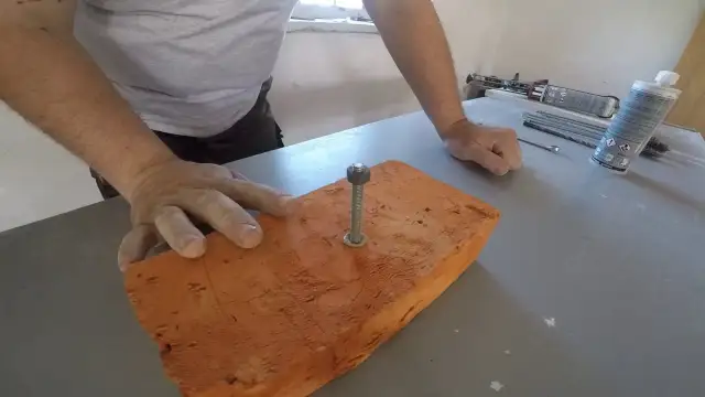 Kotwa chemiczna PESF 1000 - idealne rozwiązanie do trudnych podłoży