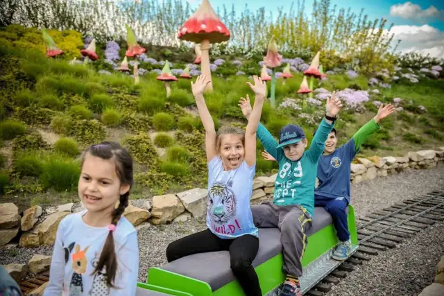 Gdzie na majówkę w Polsce z dzieckiem? Odkryj najlepsze atrakcje!