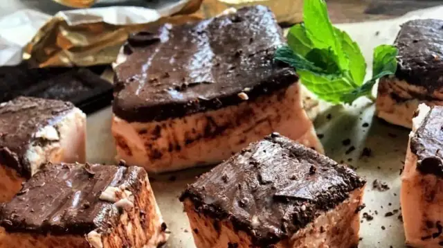 Czy ptasie mleczko jest wegetariańskie? Odkryj składniki i opcje