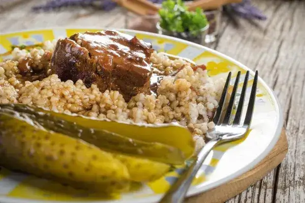 Jakie przyprawy do karkówki, aby wydobyć pełnię smaku mięsa?