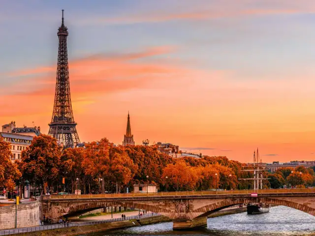Jak wygląda Paryż? Odkryj piękno i kontrasty tego miasta