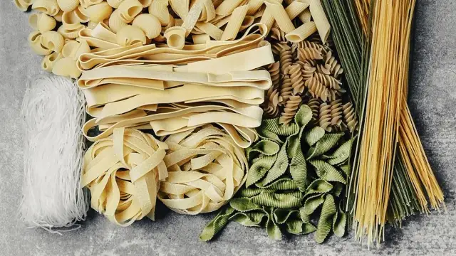 Reis oder Nudeln: Was ist gesünder für Abnehmen & Muskeln?