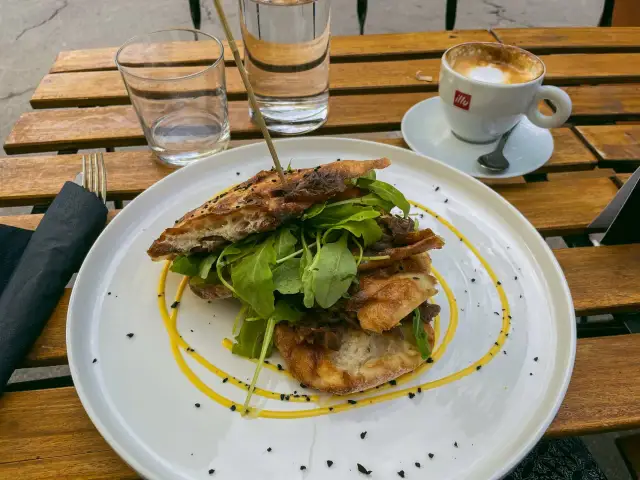 Gdzie zjeść w Lublanie? Najlepsze restauracje i ukryte skarby
