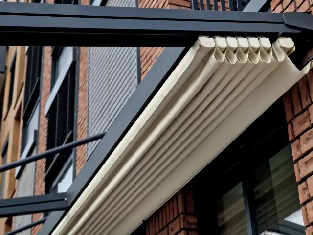 Jak zamontować pergolę na balkonie - uniknij najczęstszych błędów