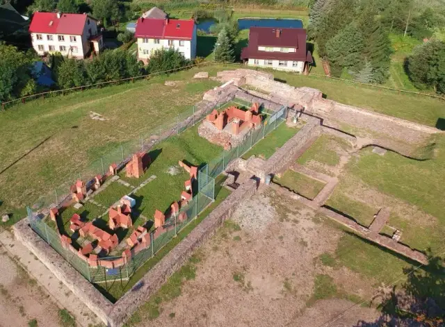 Ruiny zamku w Prabutach – historia, tajemnice i stan obecny ruin