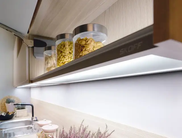 Ciemna kuchnia jak urządzić: 5 sposobów na rozjaśnienie wnętrza