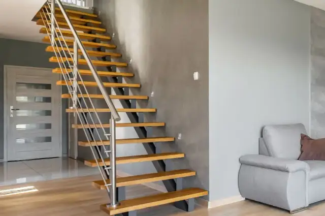 Jak zrobić poręcz na schody, aby zapewnić bezpieczeństwo i styl w domu