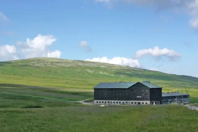 Czy schronisko może odmówić noclegu? Poznaj ważne przepisy i sytuacje