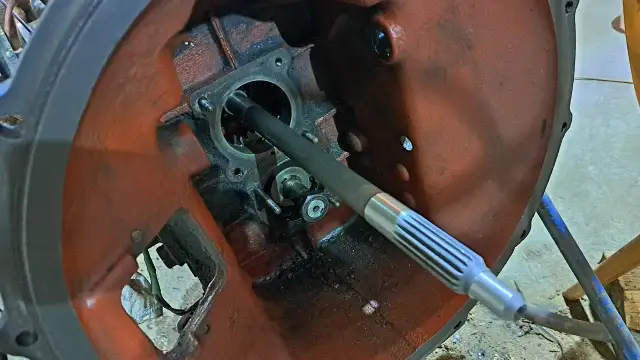 Jak wymienić wałek pedału sprzęgła C360 – krok po kroku bez błędów