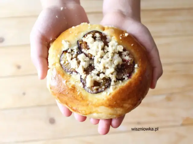 Drożdżówka w diecie: Czy warto ją jeść? Analiza i porady